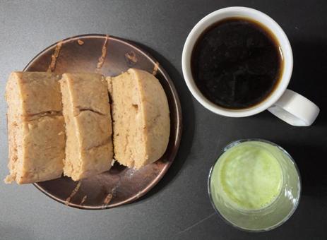 自家製ヨーグルトバウンドケーキなどの昼食 昼食,ヨーグルト,バウンドケーキの写真素材