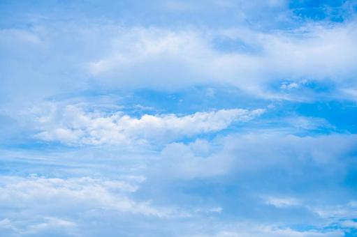 青い空と白い雲の写真