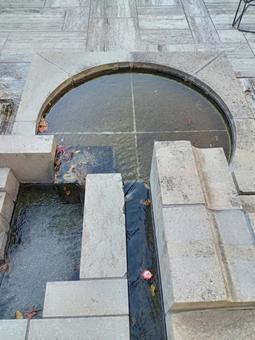 スタイリッシュな泉 現代的,泉,水辺の写真素材