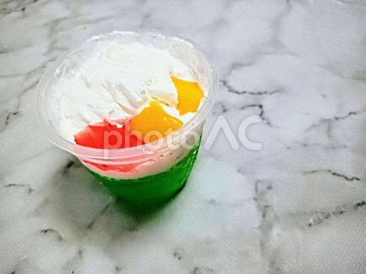 メロンソーダ風のパフェ パフェ,洋菓子,スイーツの写真素材