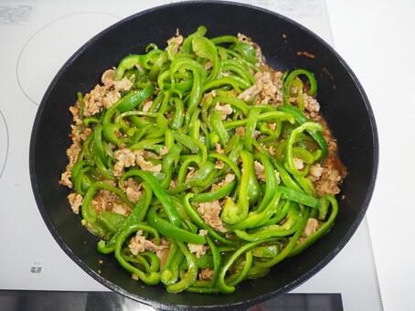 手作り・青椒肉絲（出来上がり） 青椒肉絲,手作り,ピーマンの写真素材