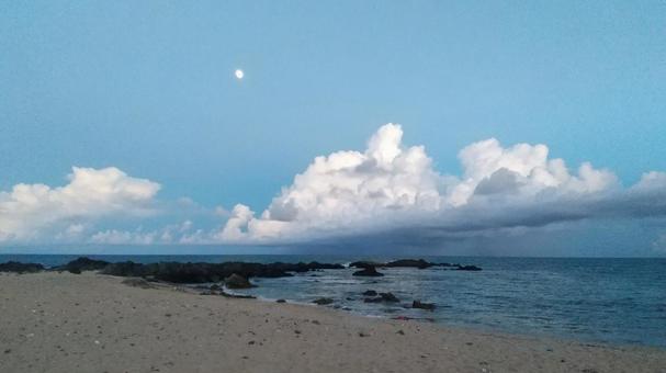 奄美大島手広海岸と雲ver.1 奄美大島手広海岸と雲ver.1の写真