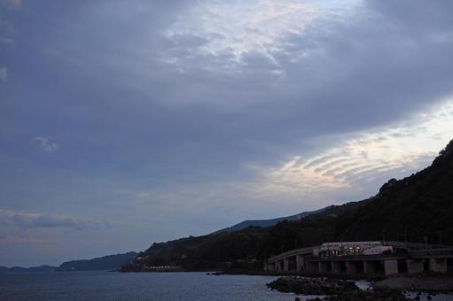 海岸の夕焼け 相模湾,海,小田原港の写真素材