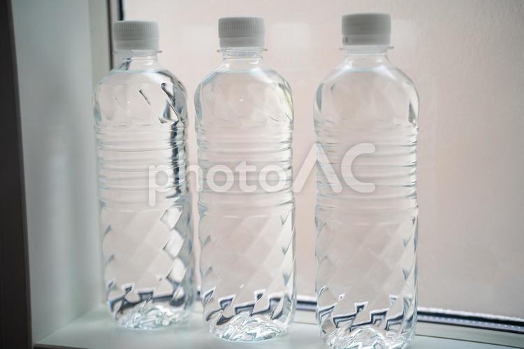 ペットボトルの水を貯蔵 ペットボトル,水,貯蔵の写真素材