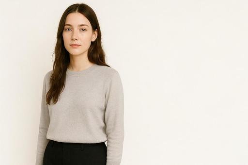 穏やかな表情の女性ポートレートの写真