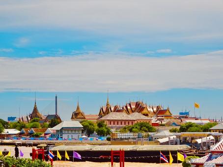 タイの王宮とチャオプラヤ川と青空の絶景 タイの王宮とチャオプラヤ川と青空の絶景の写真