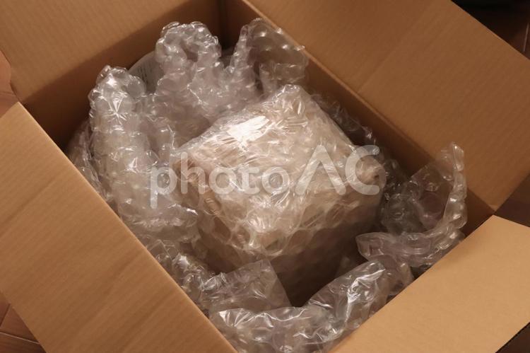 通販商品の梱包イメージ 梱包,緩衝材,通販の写真素材