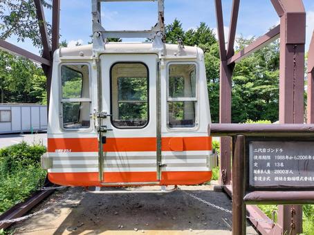 姥子駅前 昔のゴンドラの展示(二代目) 姥子駅前 昔のゴンドラの展示(二代目) 箱根ロープウェイ,姥子駅,二代目ゴンドラの写真素材