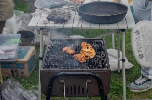 バーベキューの風景 バーベキュー,bbq,仲間の写真素材