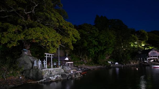 海を守る鳥居の静寂 海を守る鳥居の静寂 海,鳥居,神社の写真素材