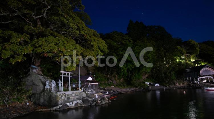 海を守る鳥居の静寂 海を守る鳥居の静寂 海,鳥居,神社の写真素材