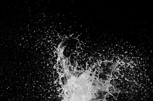 水が空中で爆発した 水が空中で爆発したの写真