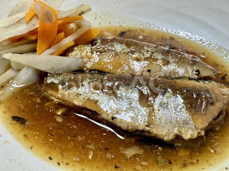 酒のあてのイメージ　イワシの煮付け 酒のあて,魚料理,魚の写真素材