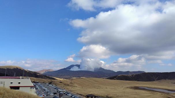 【熊本県】阿蘇山 【熊本県】阿蘇山 阿蘇山,阿蘇,風景の写真素材