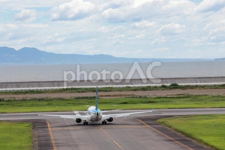 空と緑と旅の音 飛行機,航空機,旅客機の写真素材