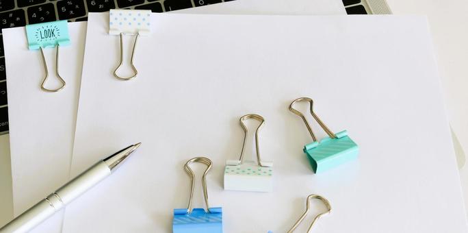 ビジネス 書類の作成 デスクワーク ビジネス 書類の作成 デスクワーク ビジネスイメージ,デスクワーク,オフィスワークの写真素材