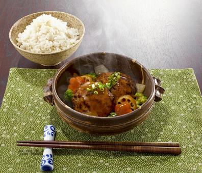 あんかけハンバーグと白ごはん あんかけハンバーグと白ごはん あんかけハンバーグ,ごはん,ハンバーグの写真素材