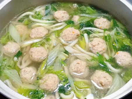 肉団子うどん鍋の写真