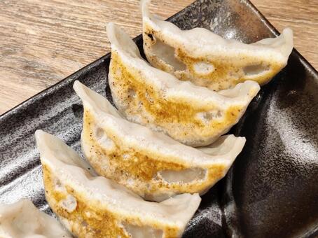 焼き目のついた水餃子の盛り合わせ 餃子,水餃子,焼き餃子の写真素材