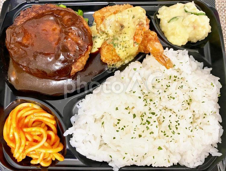 ハンバーグとエビフライ弁当 デミグラスハンバーグ,ハンバーグ,エビフライの写真素材