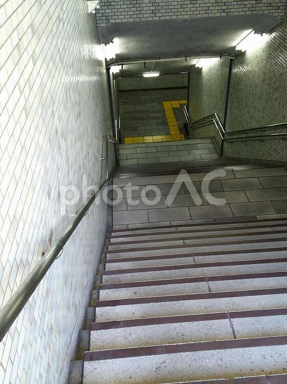 地下への階段 トンネル,企業,光の写真素材