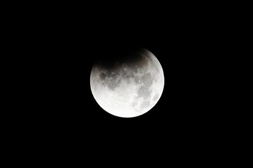 皆既月食前の部分月食 皆既月食前の部分月食の写真