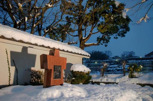 金沢市 室生犀星の詩碑(石川) 金沢市 室生犀星の詩碑(石川) 雪景色,石碑,冬の写真素材