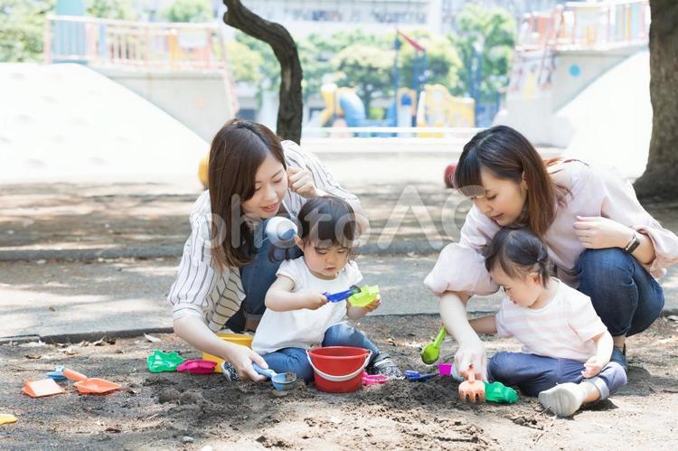 ママ友　母親　育児　 育児,ママ友,公園の写真素材