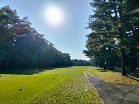 早朝のゴルフ場 ゴルフ場,ゴルフ,フェアウェイの写真素材