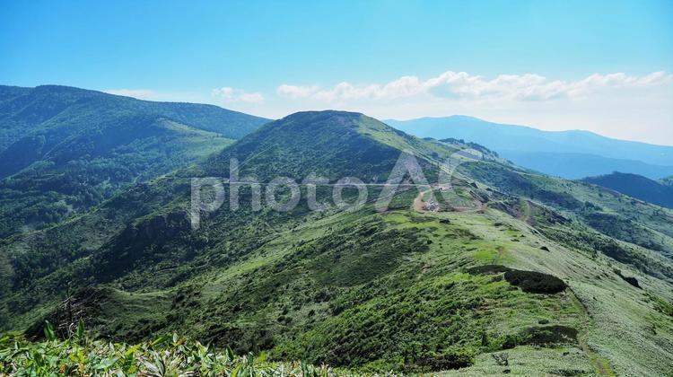 破風岳から見る毛無山と毛無峠 山,登山,景色の写真素材