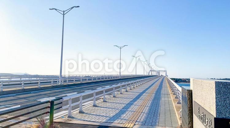 海の中道大橋の風景 橋,海の中道大橋,道路の写真素材