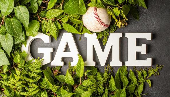 野球イメージ　机の上の野球ボールの写真