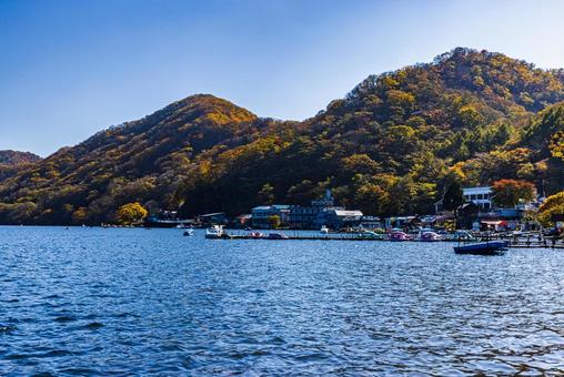 群馬県 榛名湖から望む秋景色 群馬県 榛名湖から望む秋景色 の写真