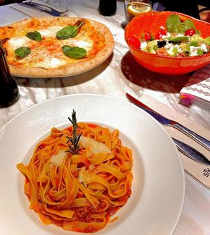 イタリアンレストラン、スペイン イタリアンレストラン、スペイン イタリアン,ピザ,パスタの写真素材