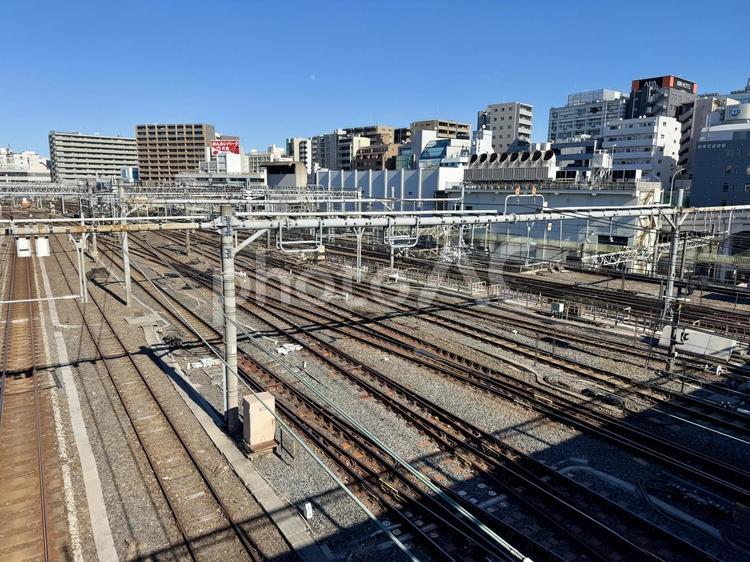 上から見た上野駅周辺の線路 人口地盤,道路,駅前の写真素材