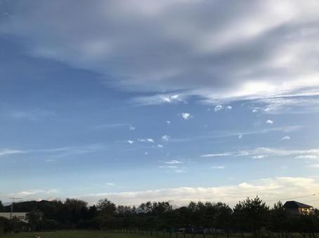 夜明けの空と雲 夜明けの空と雲 自然,田舎,朝焼けの写真素材
