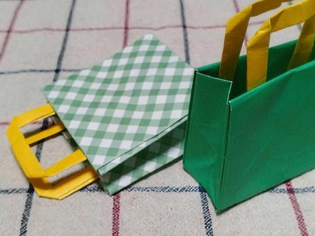 ミニチュア折り紙バッグ 折り紙バッグ,折り紙,ミニチュアバッグの写真素材