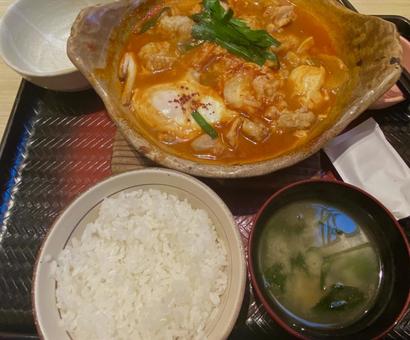 チゲ鍋定食 韓国料理 ご飯 チゲ鍋定食 韓国料理 ご飯の写真