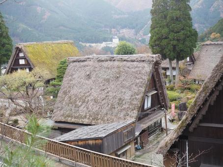 合掌造りの家 下呂温泉合掌村,合掌造り,茅葺き屋根の写真素材