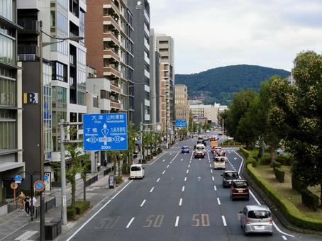 五条高倉から見通す国道1号上り線2 国道1号,五条通,京都市の写真素材