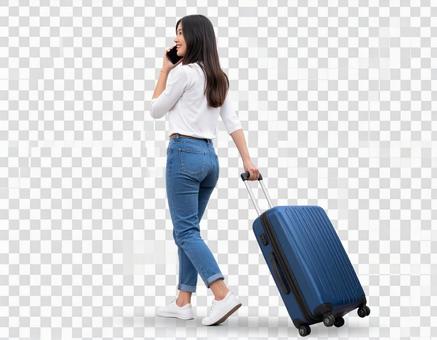 スマートフォンで通話する女性の透過画像の写真