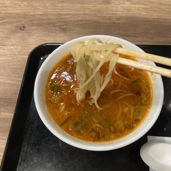 担々麺を食べる 担々麺を食べるの写真