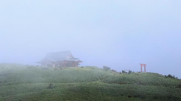 Hakone Komagatake Motomiya Shrine shrouded in mist, JPG