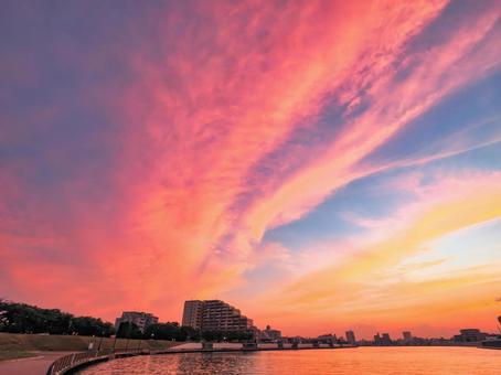 奥戸に流れる中川の夕焼け 奥戸に流れる中川の夕焼けの写真