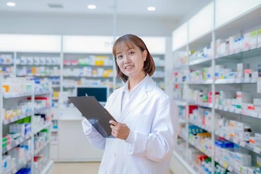 薬局と医療女性 薬剤師,女性,白衣の写真素材
