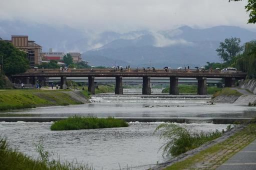 京都 鴨川の風景 京都 鴨川の風景 川,流れ,風景の写真素材