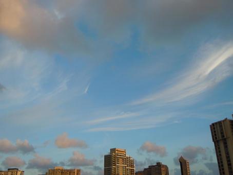 ホノルルの夕方の空 ホノルルの夕方の空 夕方,ホノルル,ハワイの写真素材
