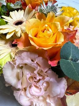 オレンジのアレンジメント バラ,ガーベラ,花の写真素材