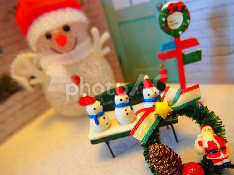 ミニチュア雑貨　クリスマス―サンタと雪だるま ミニチュア,雑貨,クリスマスの写真素材
