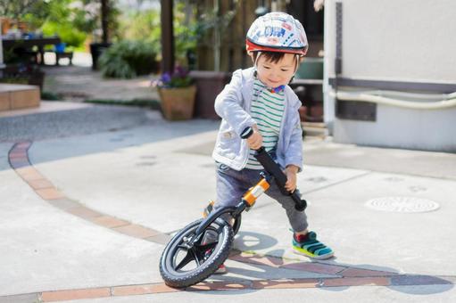 2-year-old child riding a children's bicycle, JPG 2-year-old child riding a children's bicycle, children, two year old, bicycle, JPG
